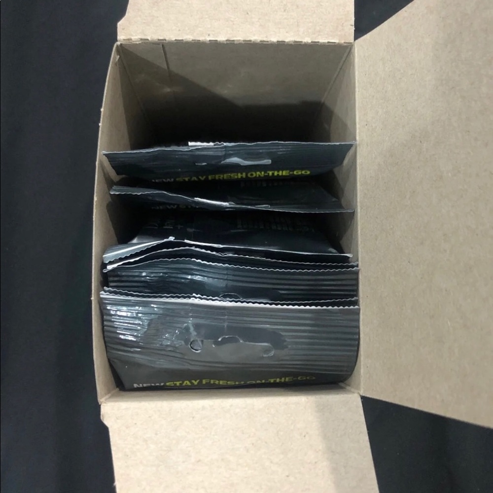 Dove Men + Care Deodorant Wipes 80 Count - Picture 4 of 4